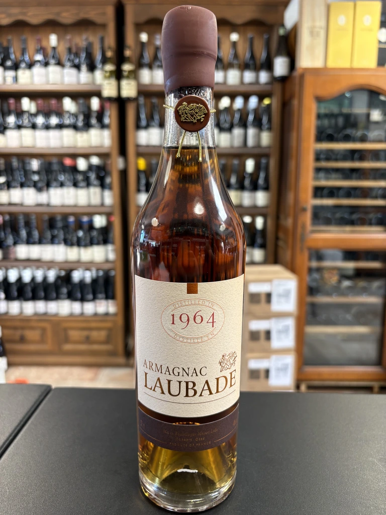 Bouteille de Bas-Armagnac Château de Laubade millésime 1964, eau-de-vie française distillée en 1964.