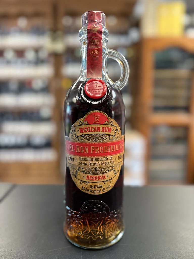 Bouteille de rhum mexicain El Ron Prohibido Reserva Solera 12, 40 % vol., format 70 cl, avec étiquette rouge et dorée.